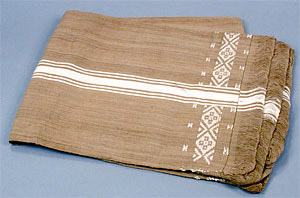 Shoulder wrap with akotofahana weft-float pattern