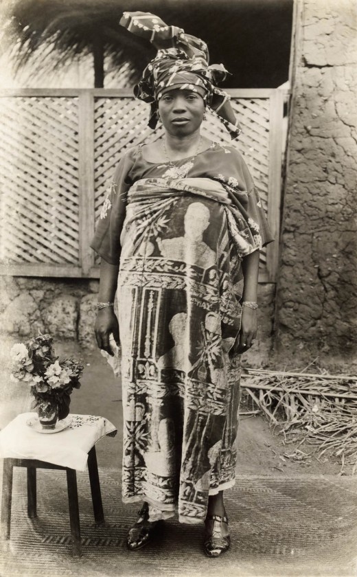 Daughter of Oba Eweka II wearing commemorative textile from coronation of King George VI, May 1937