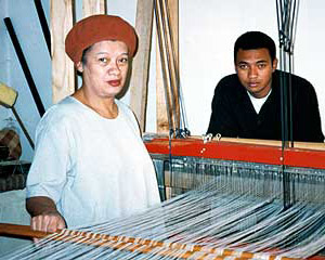 Fiber artist Zoarinivo Razakaratrimo and her son Misa Ratrimoharinivo, who is also a weaver
