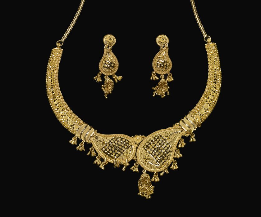 Necklace and earrings ensemble